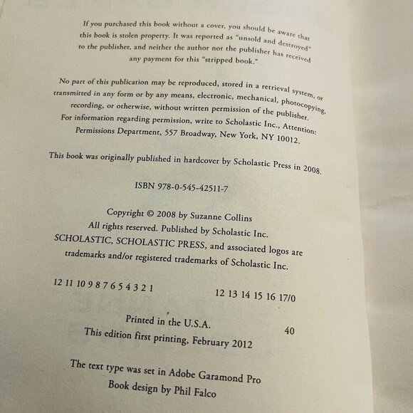 The Hunger Games Suzanne Collins 2008 Paperback Fiction Book - Picture 5 of 6